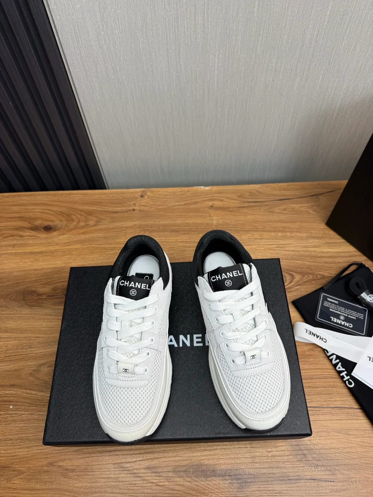 Men's men's shoes 💰600💰 Chanel Chanel 25A latest couple's white shoes casual sports shoes skate shoes 🩷💚 original purchase and development production Xiaoxiang C Home counter another super hot model, loved by Internet celebrity bloggers and ladies, various praises on social platforms, super popular and high quality 😍😍 latest material classic black and white color matching The upper foot is full of fashion 🎊🎊 ▪️Material: Original customized imported cowhide material ▪️Inner lining: Customized mesh ▪️Sole: Original open-molded TPU non-slip outsole ▪️Size: 35-44